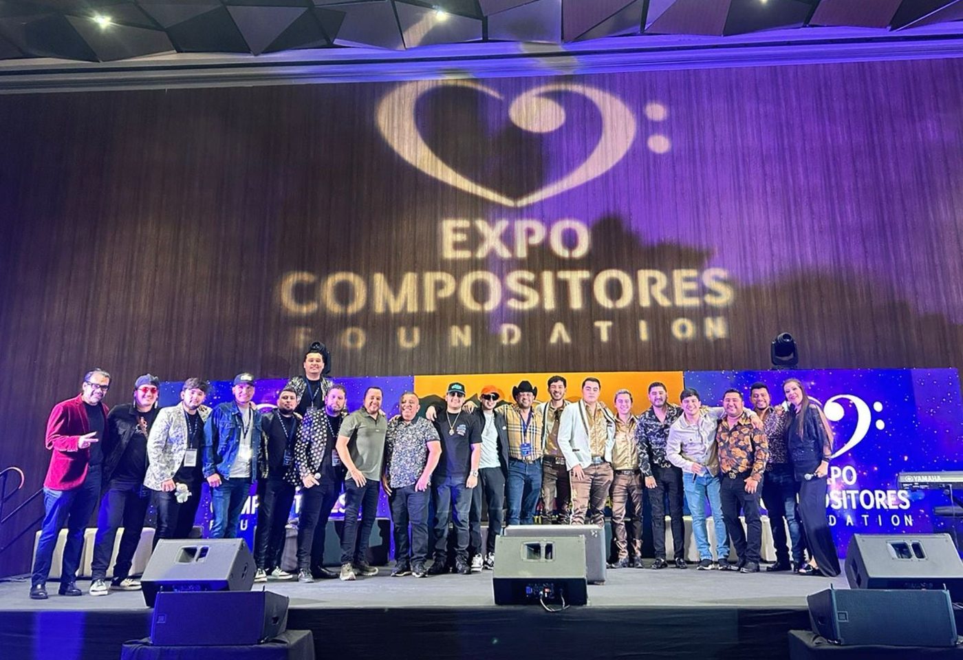 Grupo en el escenario